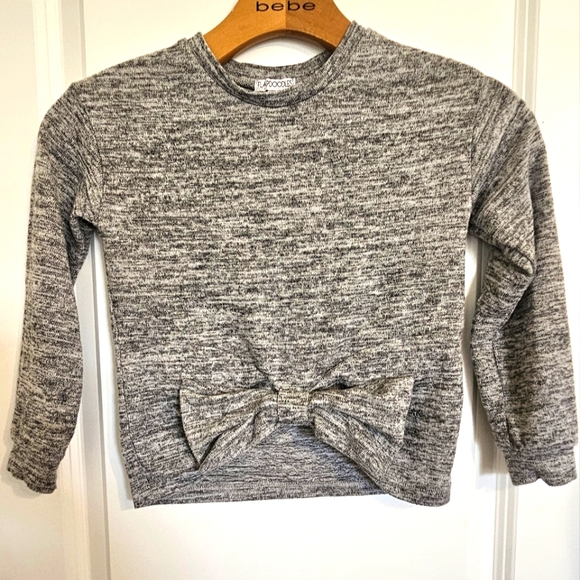 *2 for $10*GIRLS size 6 Black/white sweater with bow detail across front bottom - Picture 1 of 5